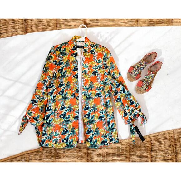 Vacation Bundle | Tahari Floral Blazer + BCBG Pom-Pom Sandals (Size 2 & 36.5) - Picture 2 of 13